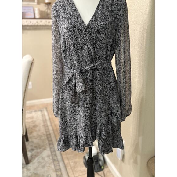 1.STATE Long Sleeve Ruffle Hem Wrap Dress Black/White Dot Pattern Size 8 - Picture 5 of 6